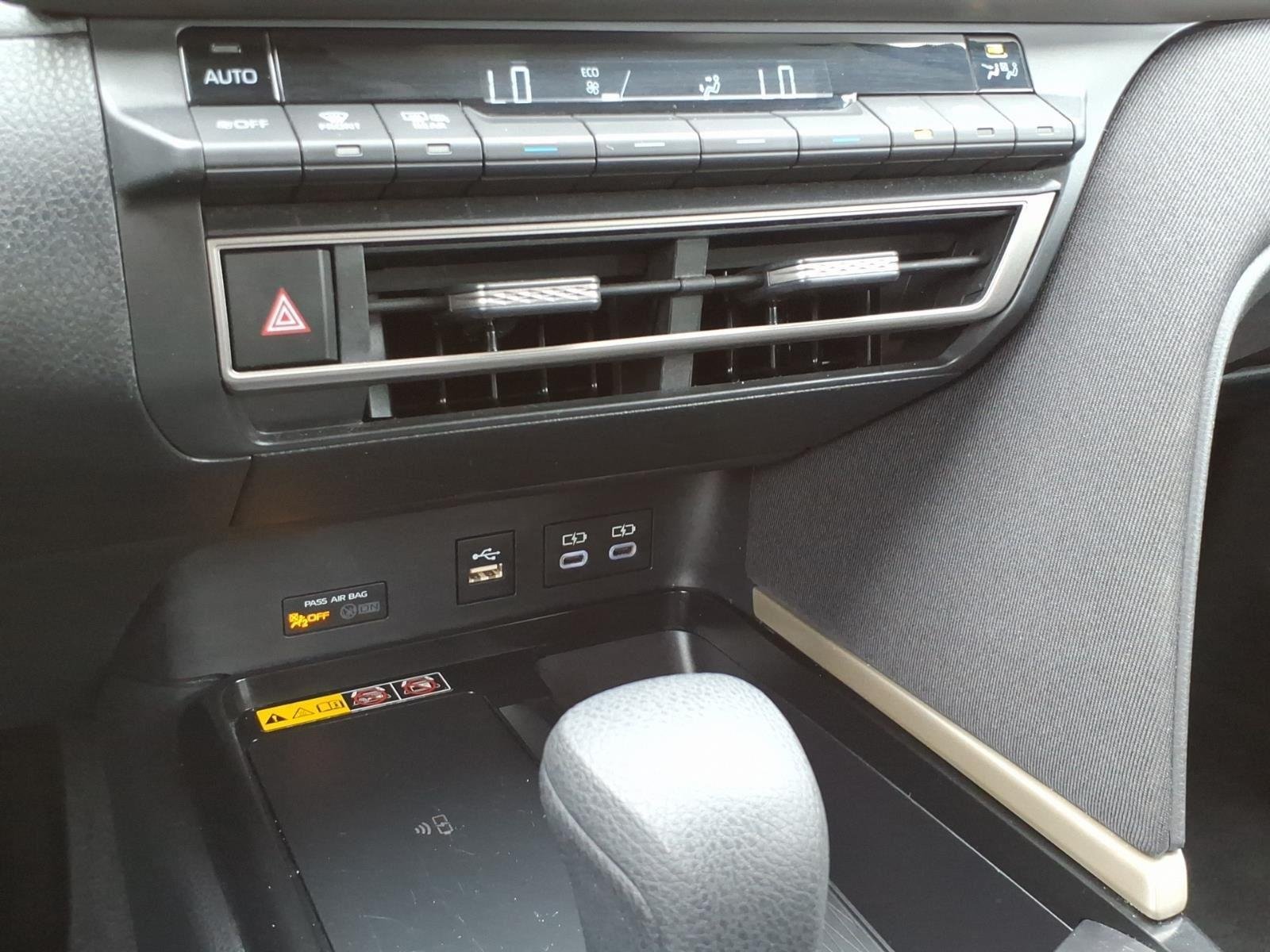 Used 2025 Ice Cap Toyota LE image 19