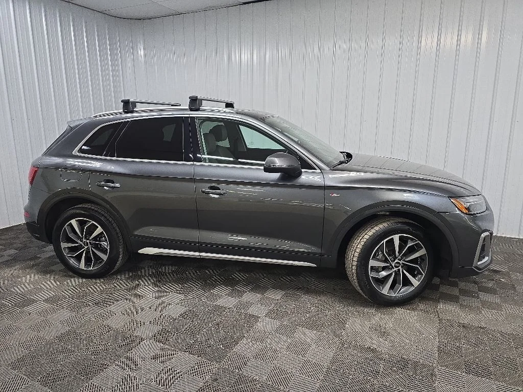2022 Audi Q5 45 Premium's photo