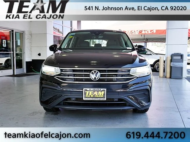 Used 2023 Black Volkswagen 2.0T SE image 4