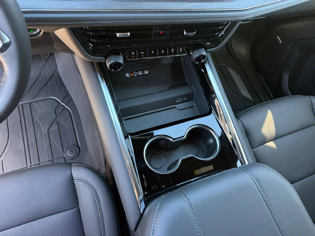 2027 Chevrolet Tahoe Z71 - Photo 17