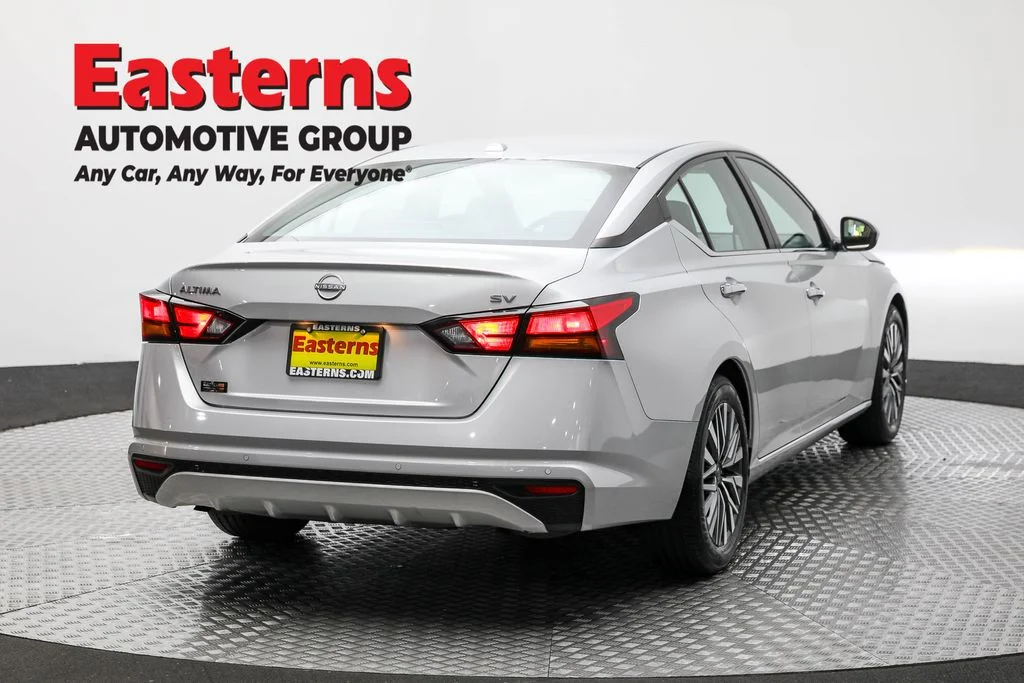 Used 2023 Silver Nissan 2.5 SV image 5