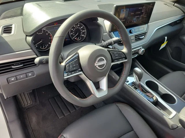 New 2026 Pearl White TriCoat / Super Black Two-tone Nissan SR image 18