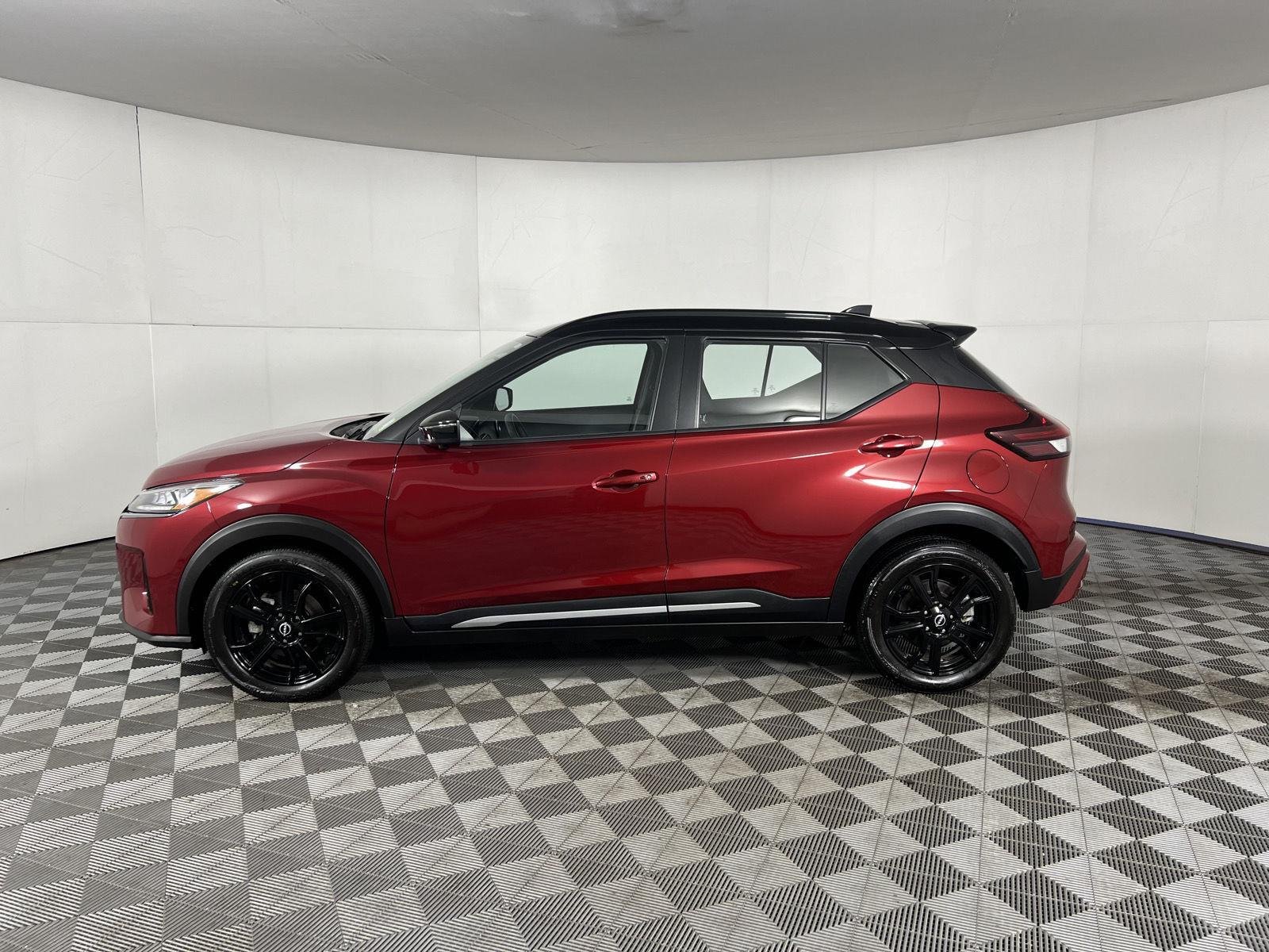Used 2024 Super Black Nissan SR image 14