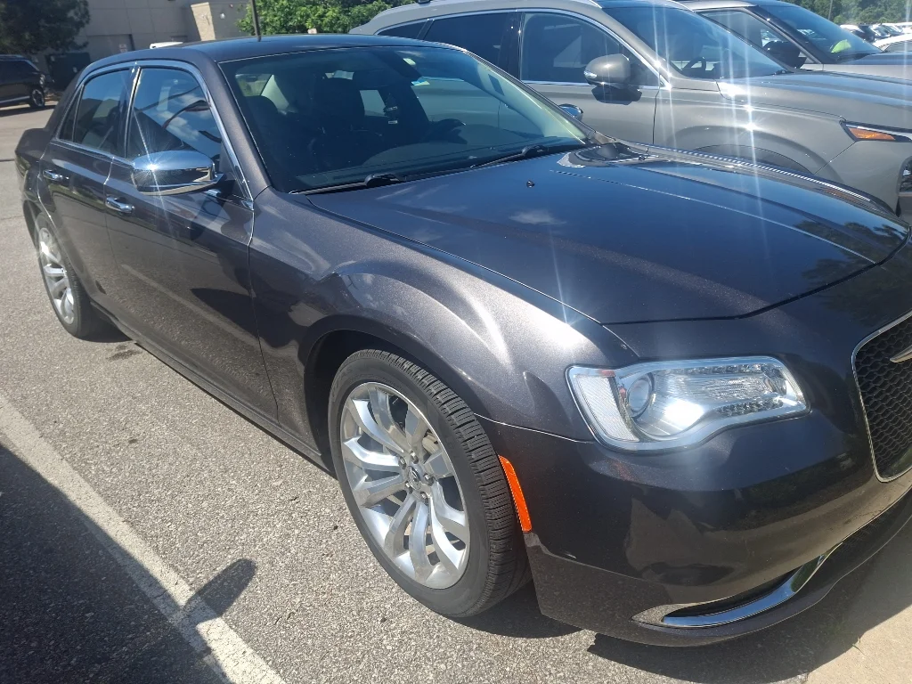 Used 2018 Granite Crystal Metallic Clearcoat Chrysler Limited image 3
