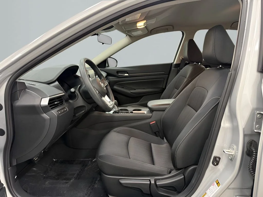 Used 2022 Silver Nissan 2.5 S image 11