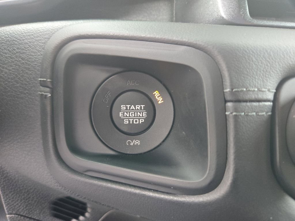 2025 Jeep Wrangler 4-Door Sahara - Photo 23