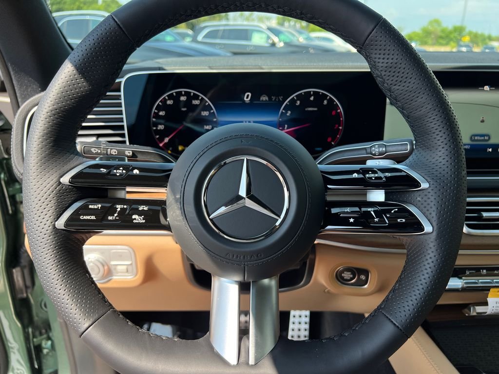 New 2026 MANUFAKTUR Ireland Mid Green Metallic Mercedes-Benz GLS 450 image 17