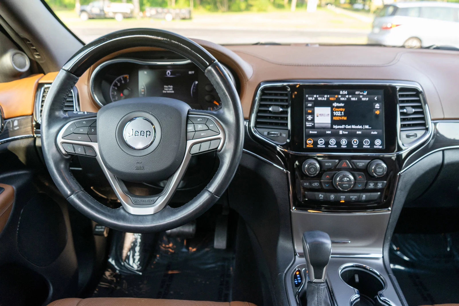 Used 2020 Diamond Black Crystal Pearlcoat Jeep Overland image 13