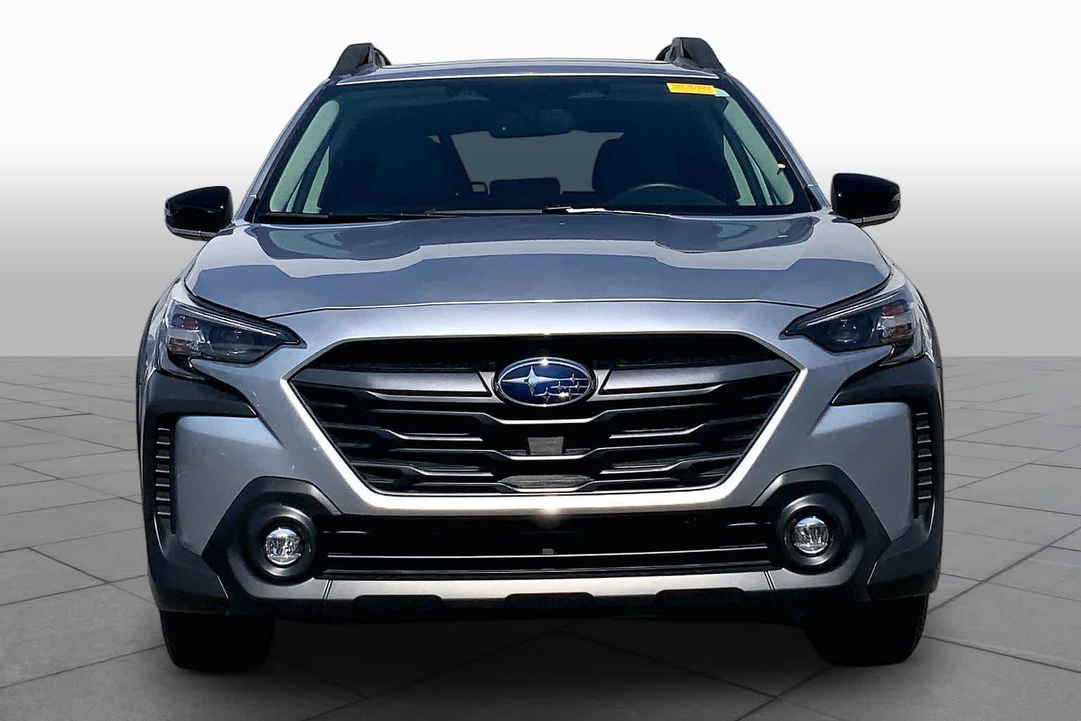 Used 2025 Ice Silver Metallic Subaru Premium image 4