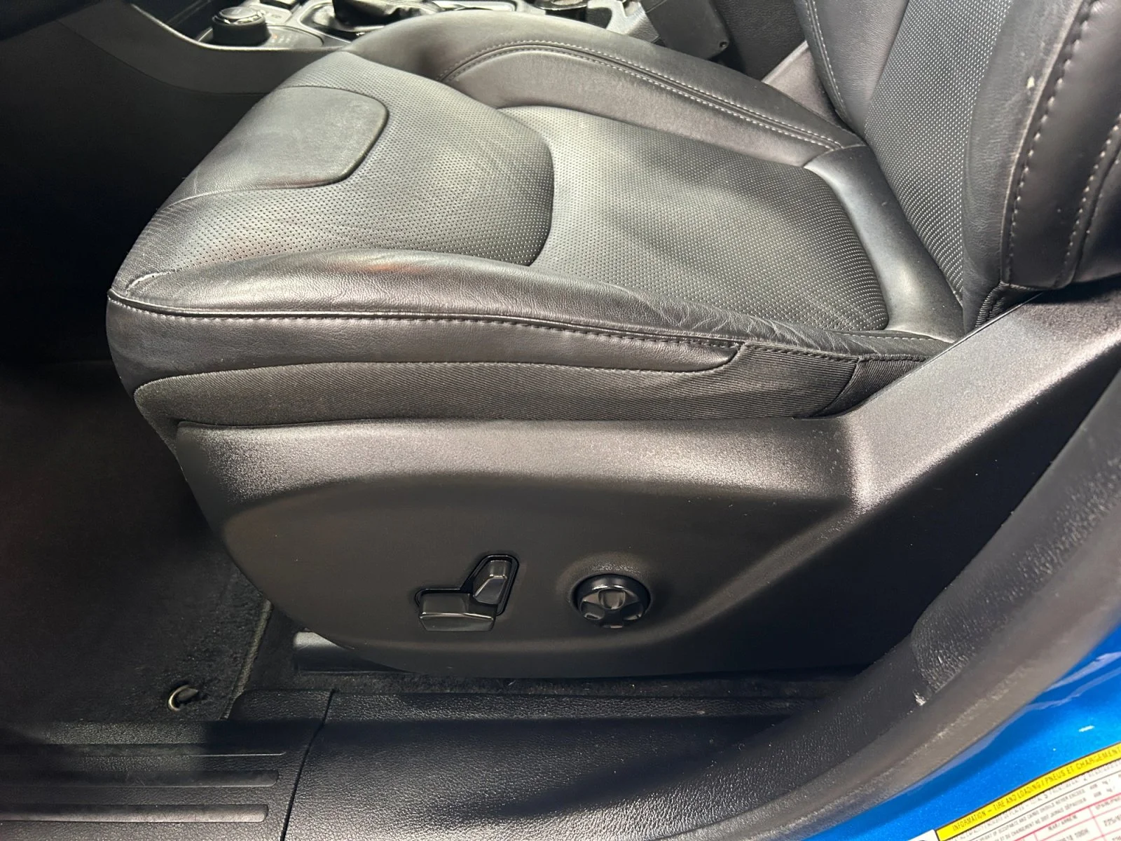 Used 2021 Hydro Blue Pearl Jeep ALTITUDE LEATHER ROOF LOW KMS image 14