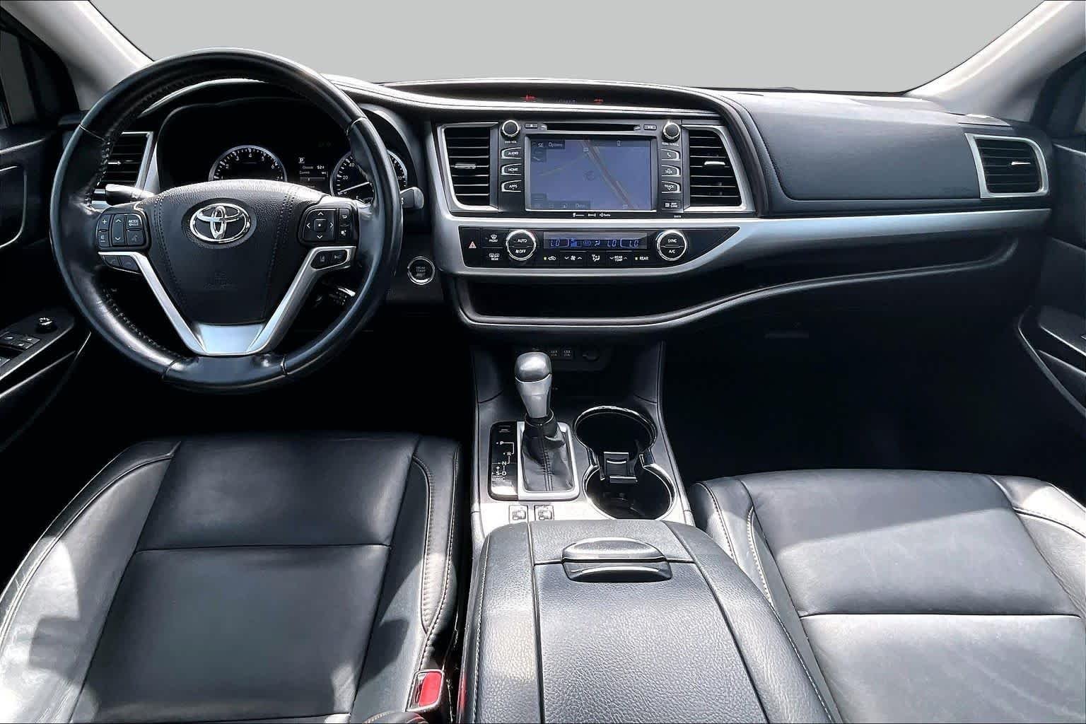 Used 2017 Ooh La La Rouge Mica Toyota XLE image 14