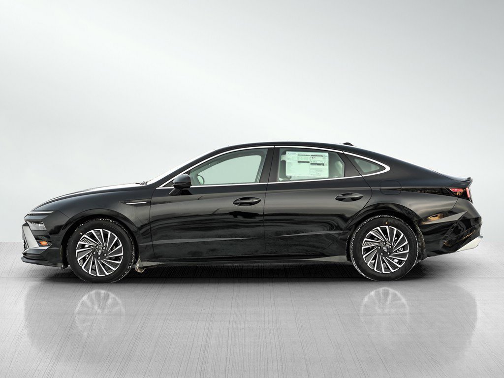 New 2026 Abyss Black Hyundai SEL FWD image 4