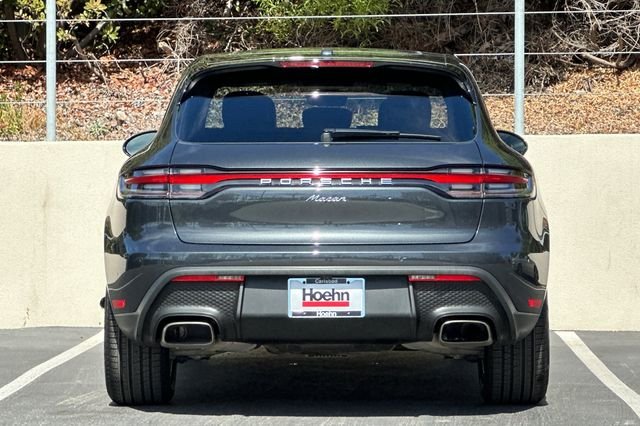 Used 2023  Porsche Base image 4