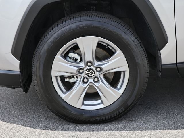 Used 2025 Silver Sky Metallic Toyota XLE image 5