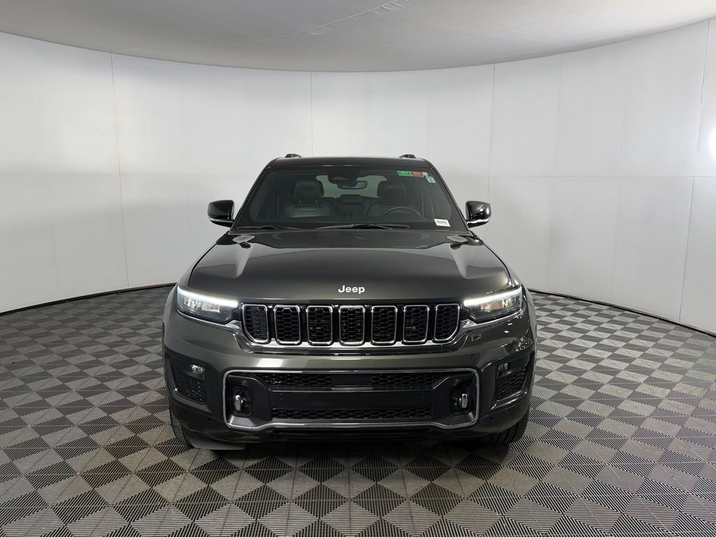 Certified Used 2024  Jeep Overland image 3