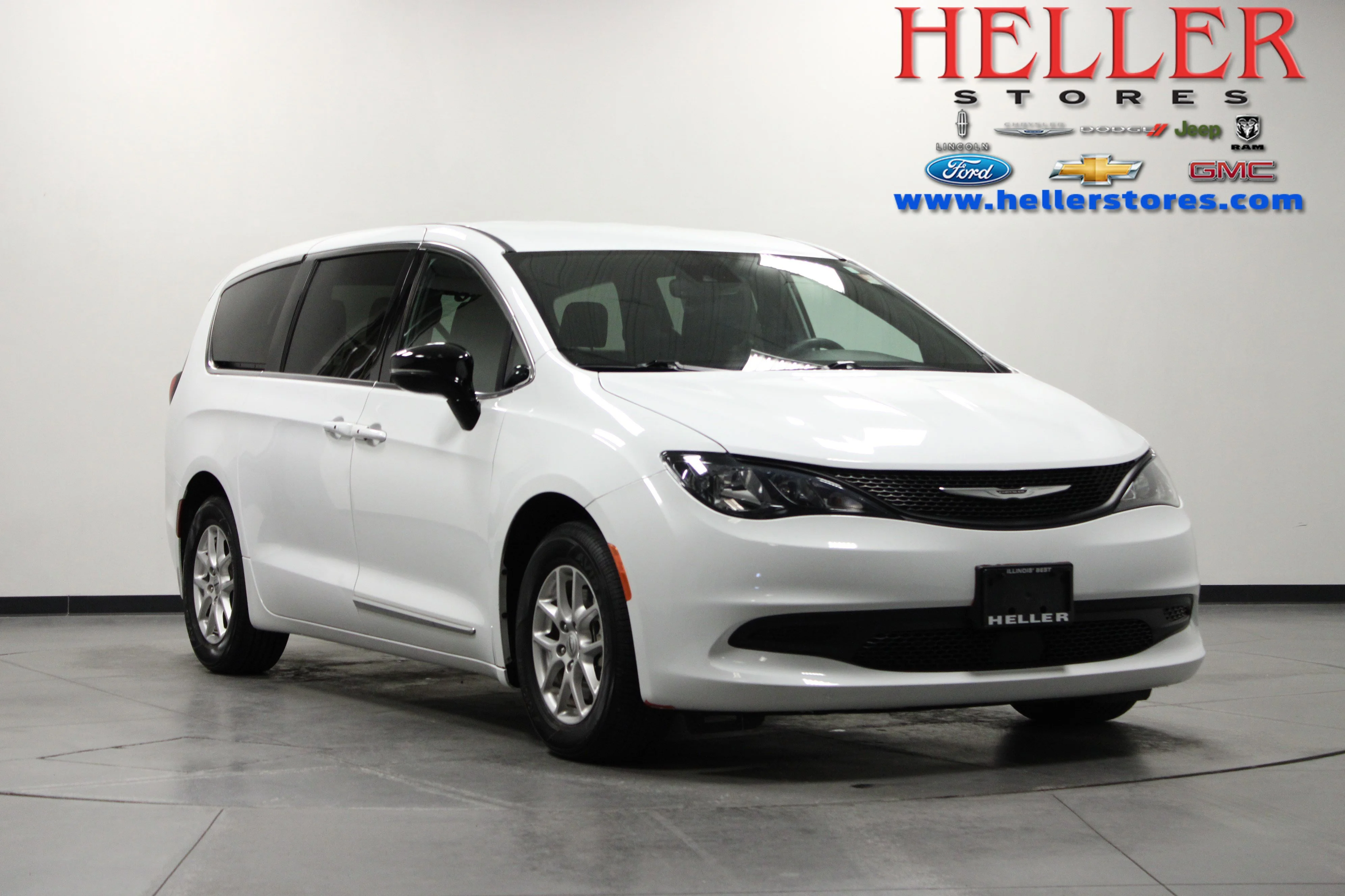 2025 Chrysler Voyager LX's photo