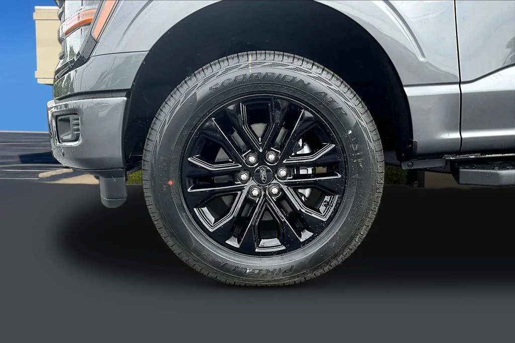 New 2026 Carbonized Gray Metallic Ford XLT image 13