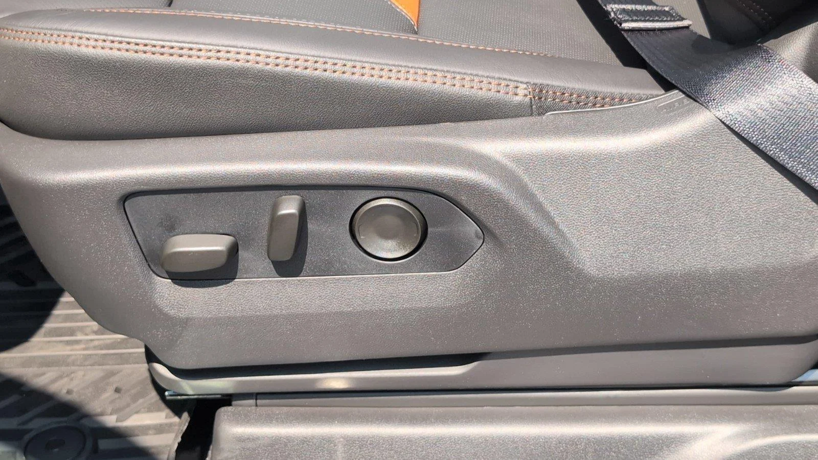 New 2026 Sterling Metallic GMC AT4 image 19