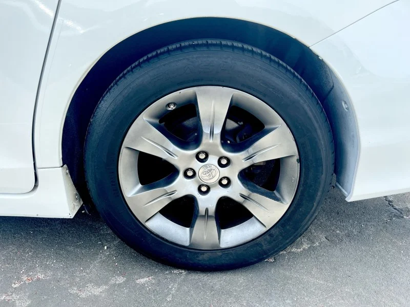 Used 2014 WHITE Toyota SE image 10