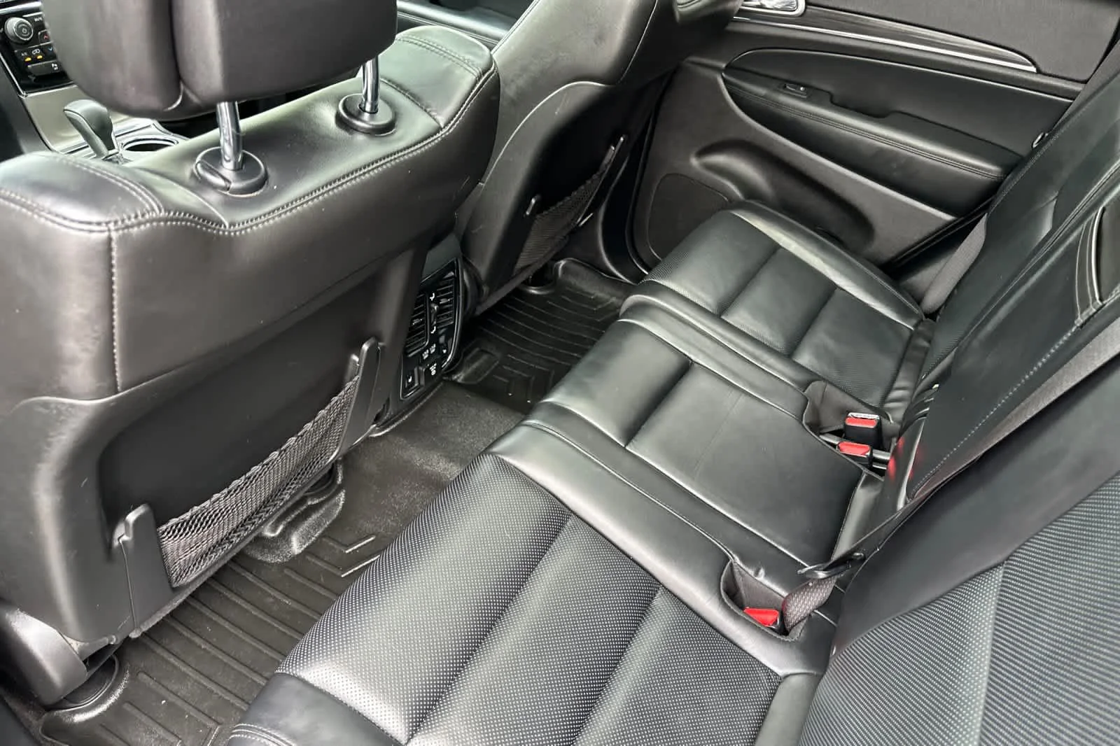 Certified Used 2019 Granite Crystal Clearcoat Metallic Jeep Limited image 4