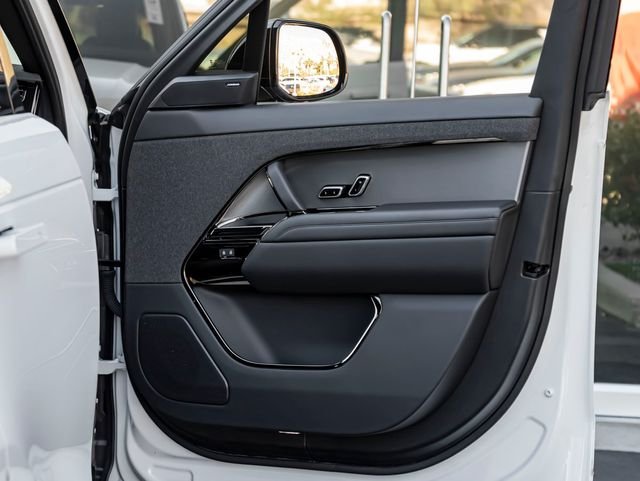 Used 2024 Fuji White Land Rover Dynamic SE image 34