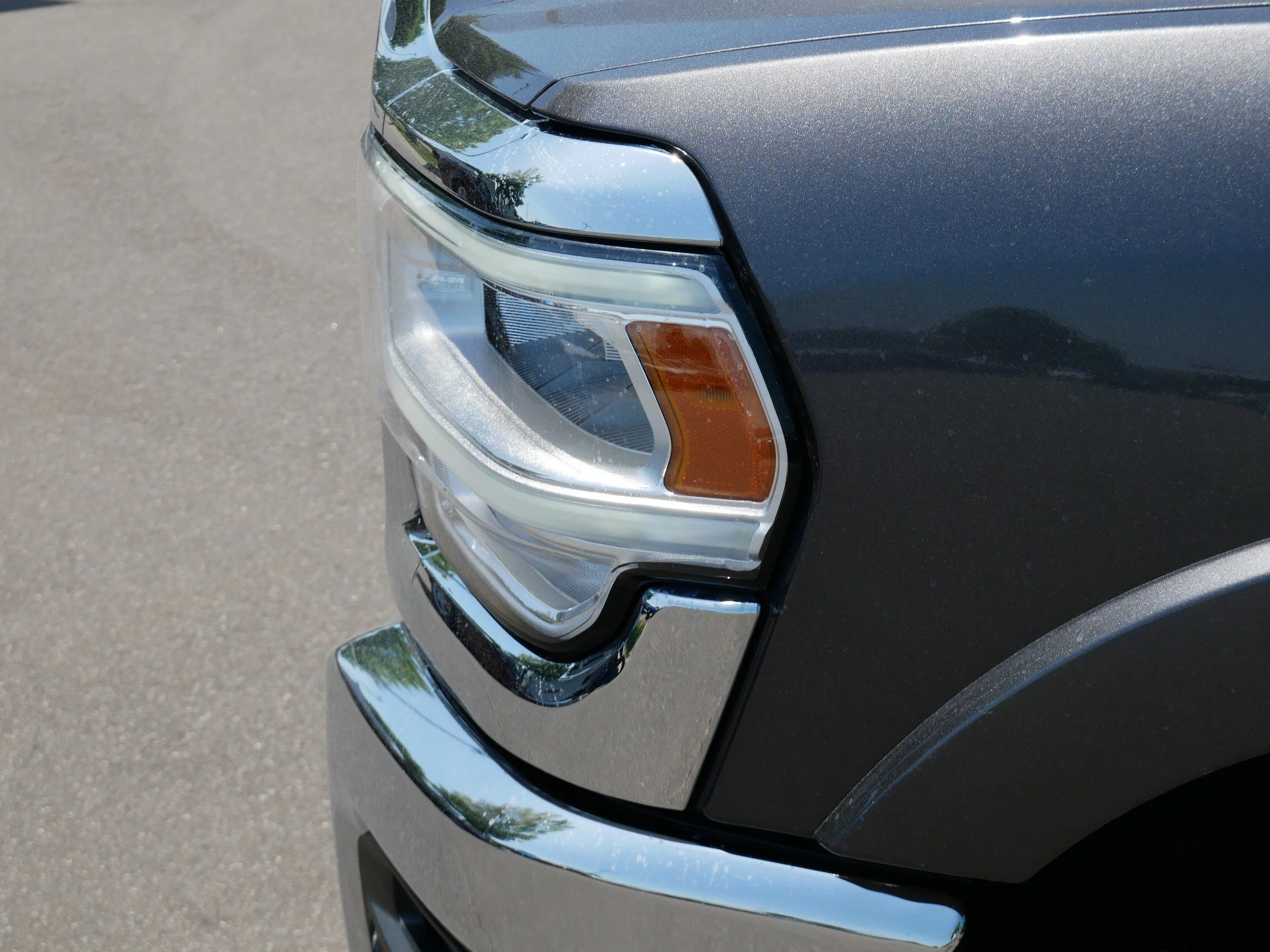 Used 2020 Granite Crystal Metallic Clearcoat Ram Laramie image 16