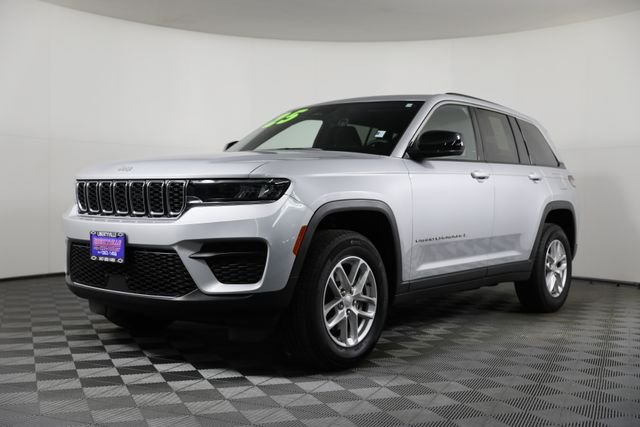 Used 2025 Silver Jeep Laredo image 2