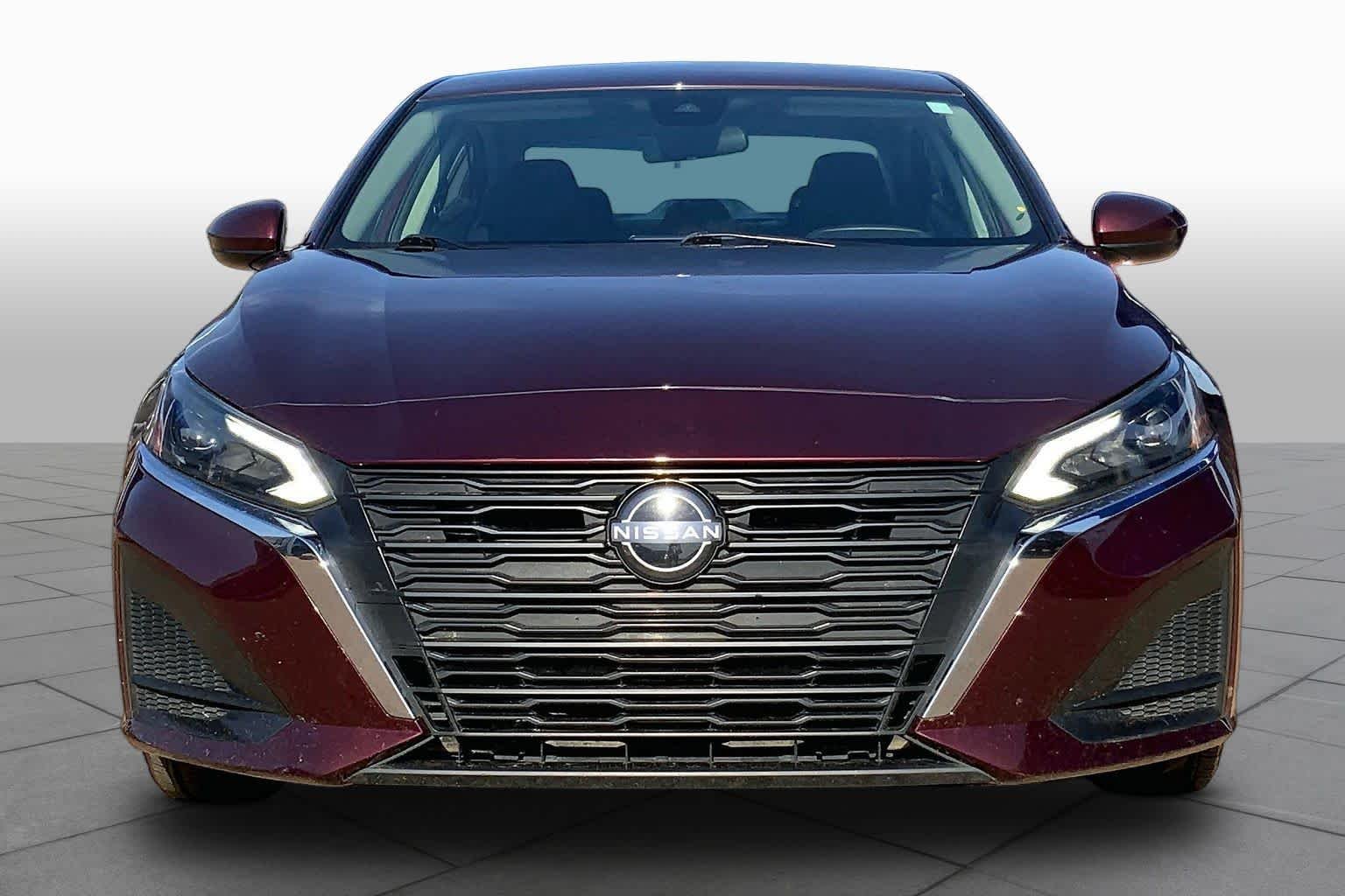 Used 2023 Garnet Pearl Metallic Nissan 2.5 SV image 4