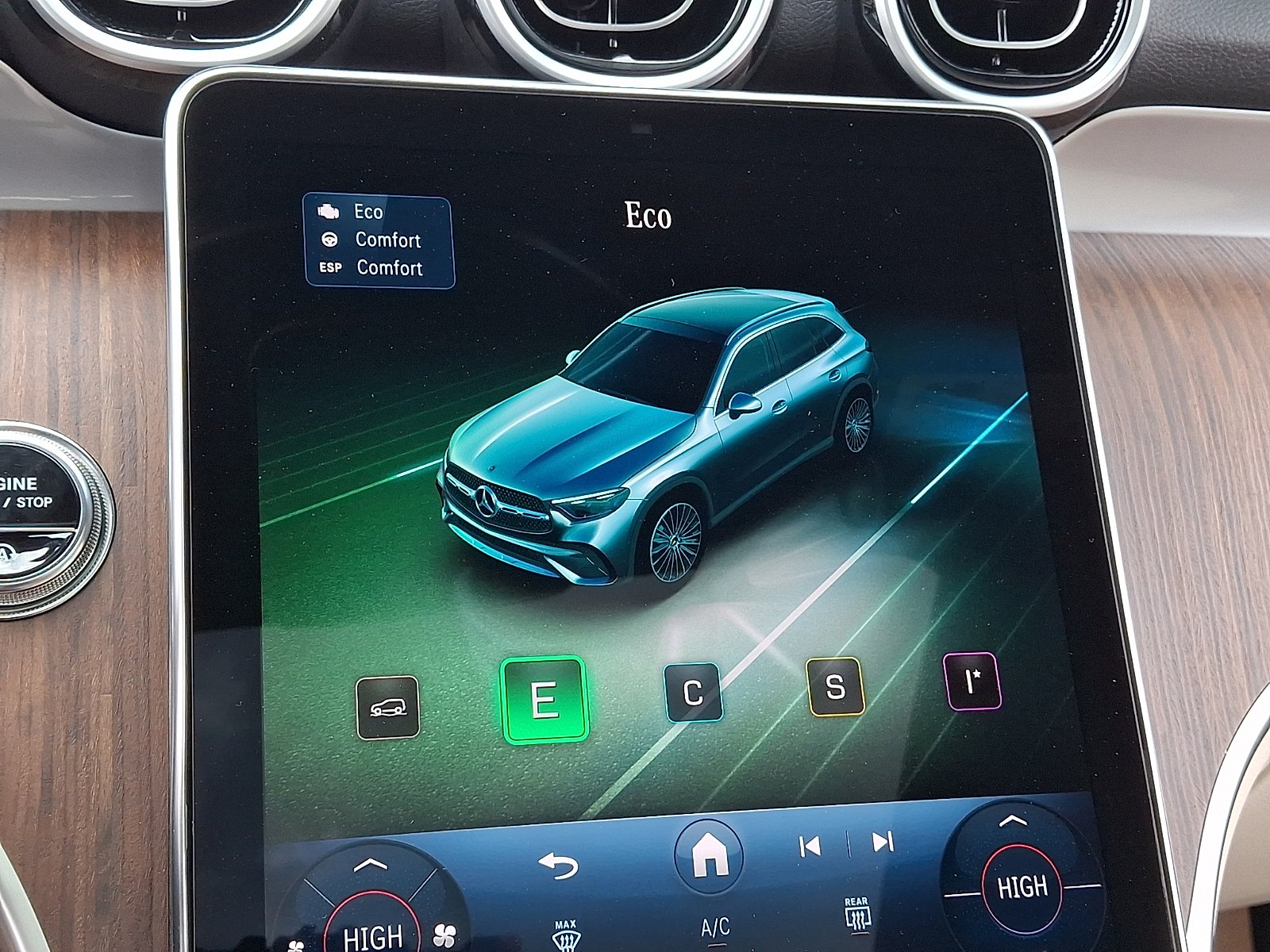 New 2026 Polar White Mercedes-Benz GLC 300 image 18