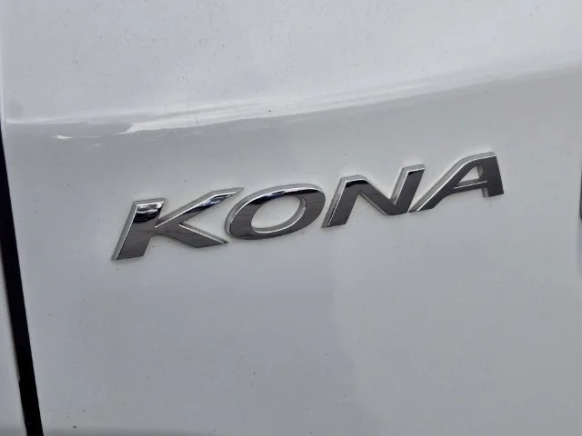 Used 2020 White Hyundai SEL image 16