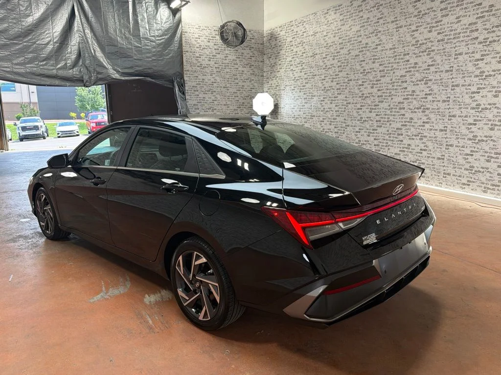 Used 2024 Abyss Black Hyundai Limited image 5