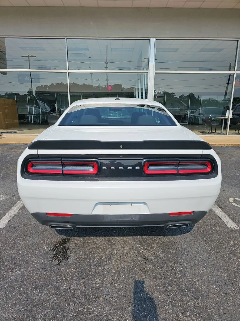 Used 2023 White Knuckle Clearcoat Dodge SXT image 2
