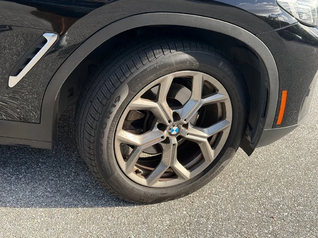 Used 2022 Jet Black BMW xDrive30i image 9