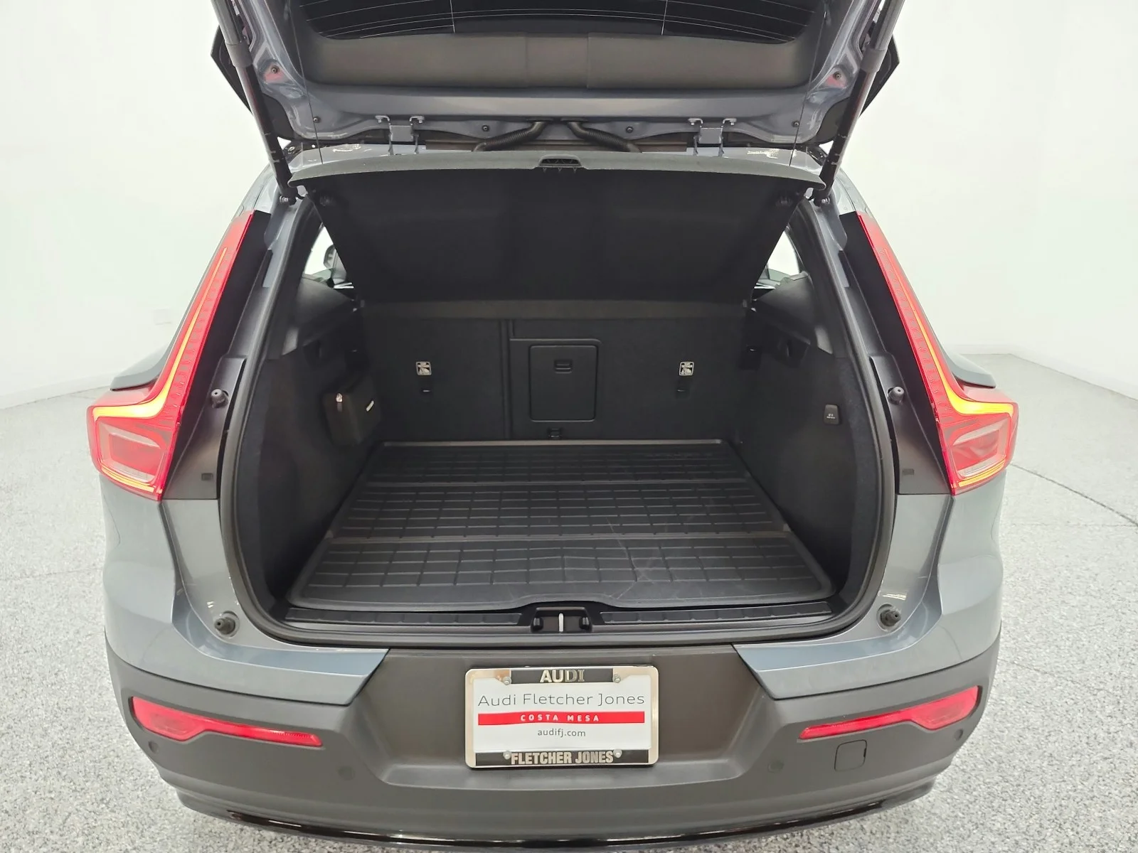 Used 2023 Thunder Grey Metallic Volvo Twin eAWD Plus image 18