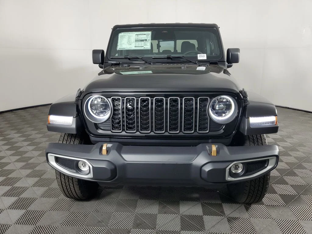 New 2026 Black Clear-Coat Exterior Paint Jeep 85th Anniversary Edition image 9