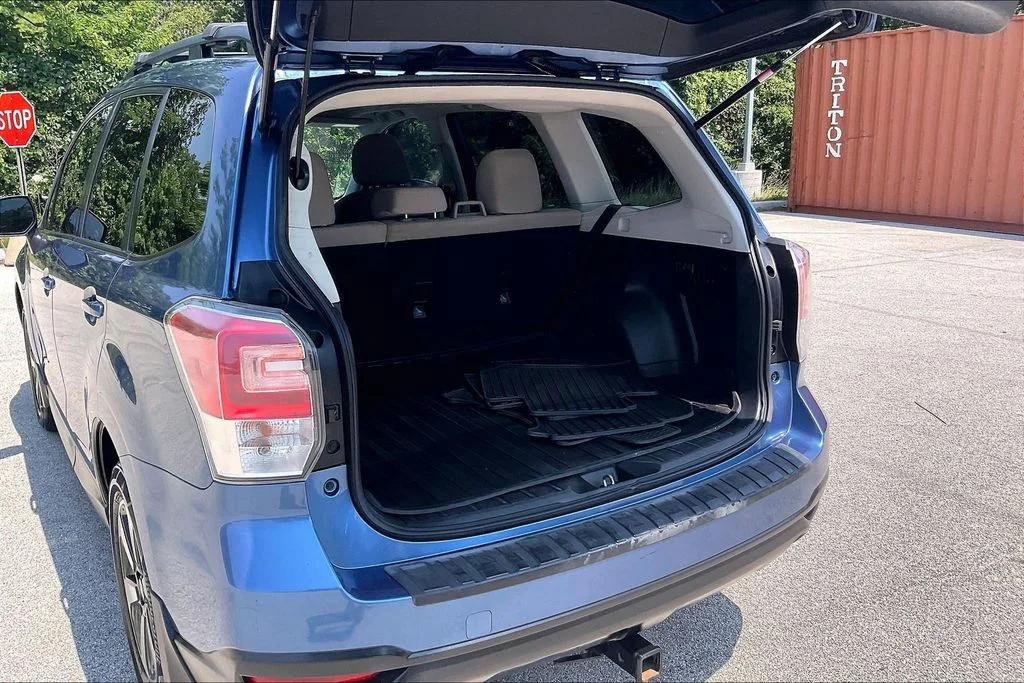 Used 2018 Blue Subaru 2.5i Premium image 27