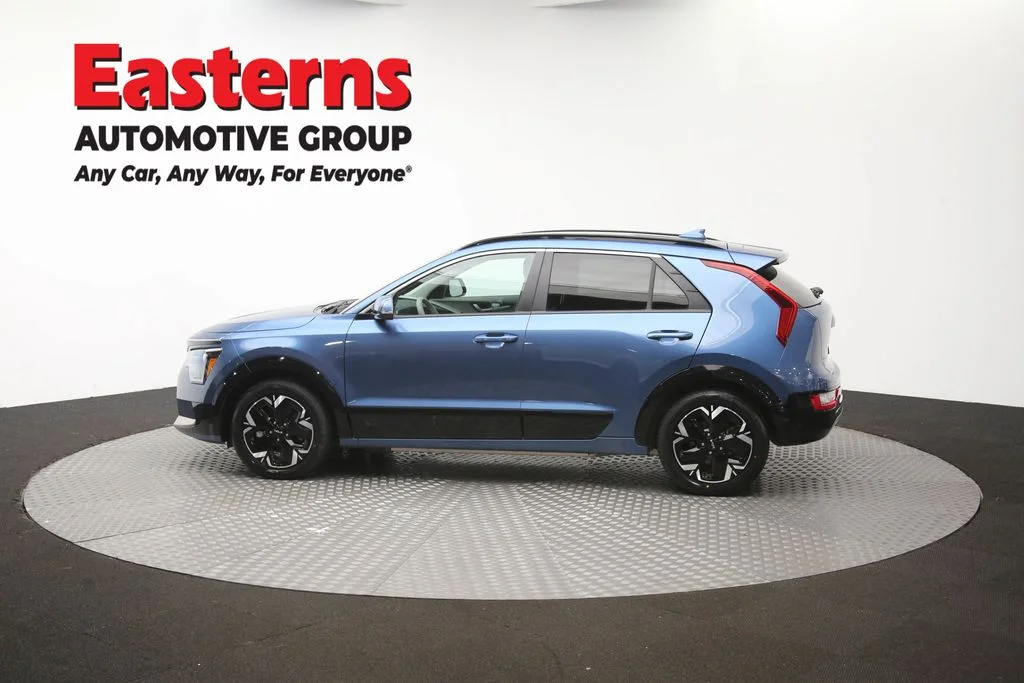 Used 2023 Blue Kia Wind image 59