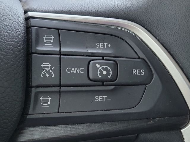Used 2025 Silver Jeep Laredo image 15