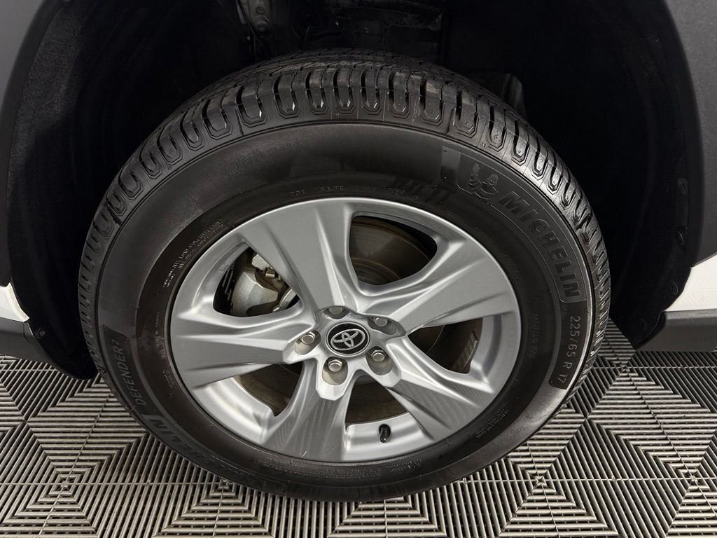 Used 2025 Ice Toyota XLE image 11