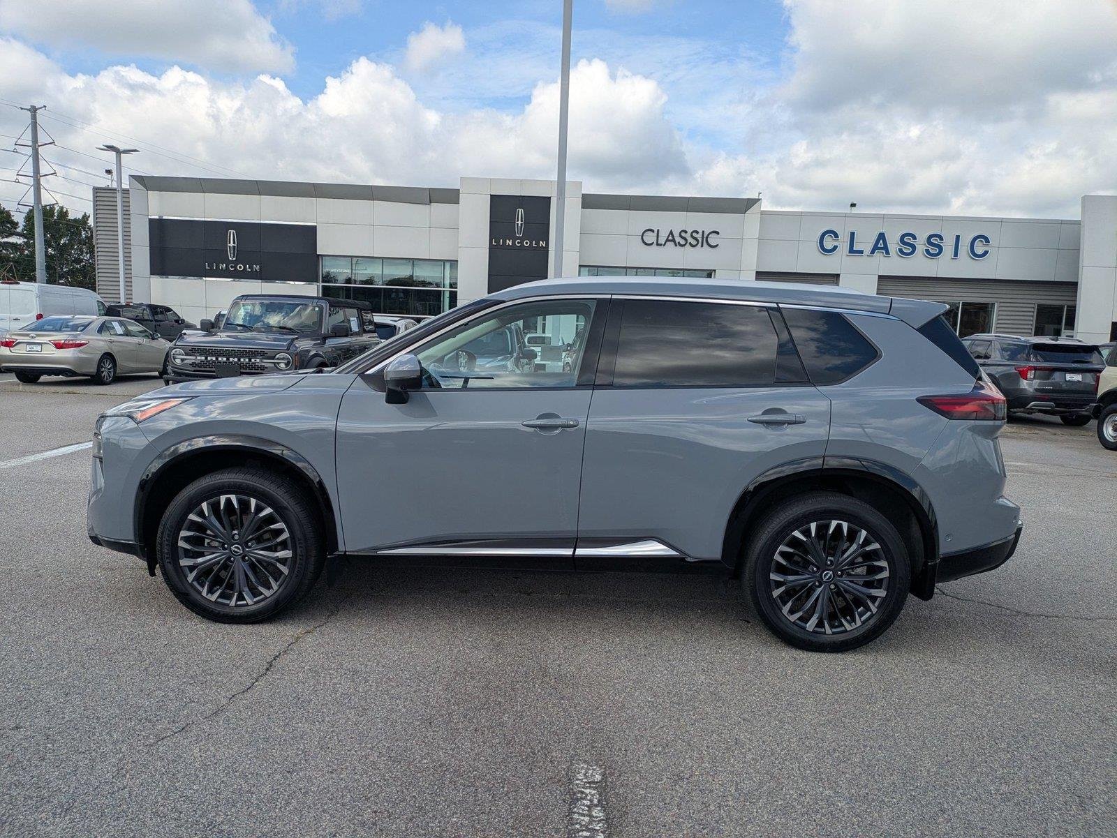 Used 2024 Boulder Gray Pearl Nissan Platinum image 8