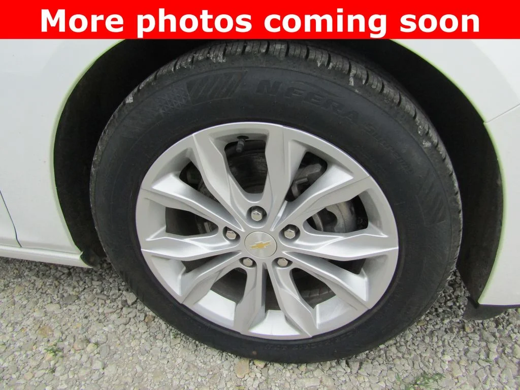 Used 2023  Chevrolet LT image 9