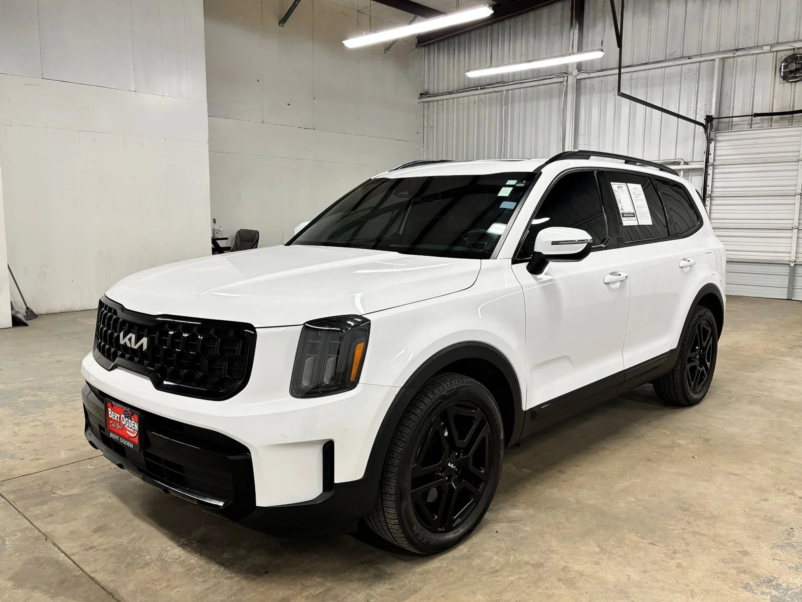 Used 2024 White Kia EX X-Line image 3