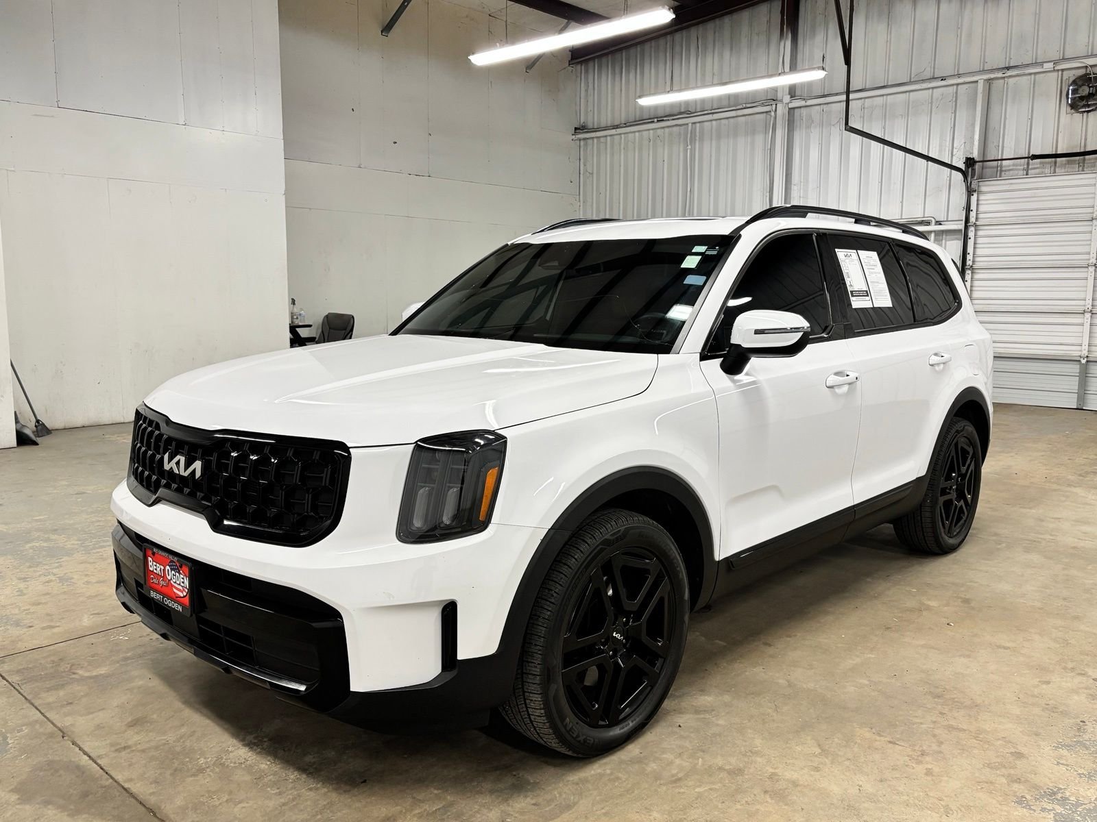 Used 2024 White Kia EX X-Line image 3