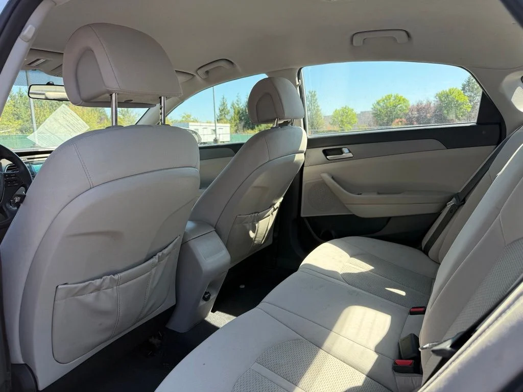 Used 2017 Silver Hyundai Base image 17