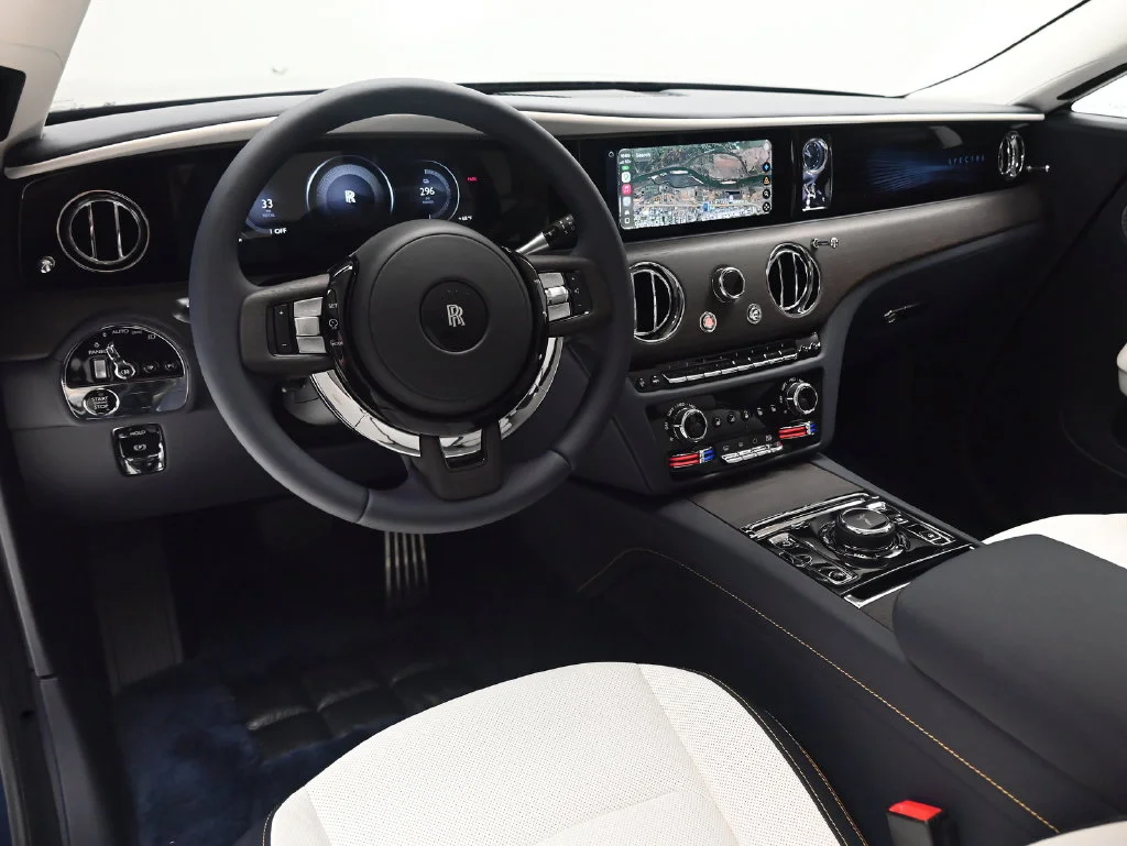 New 2027 Midnight Sapphire Rolls-Royce  image 4