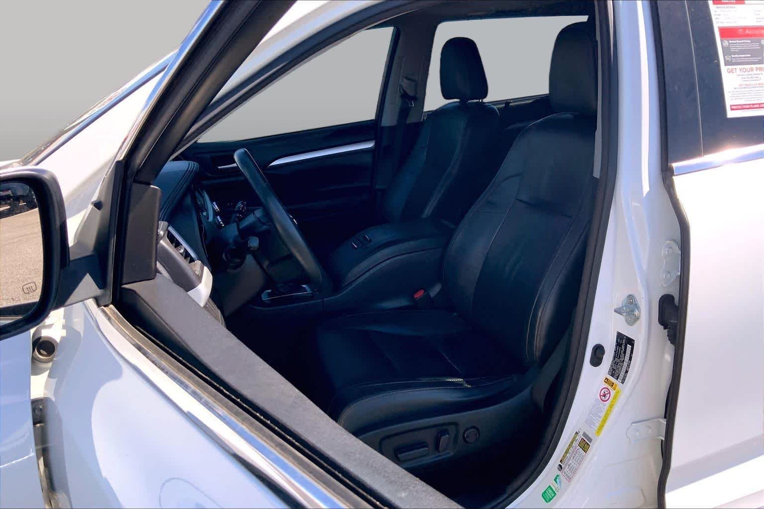 Used 2015 Blizzard Pearl Toyota XLE image 8