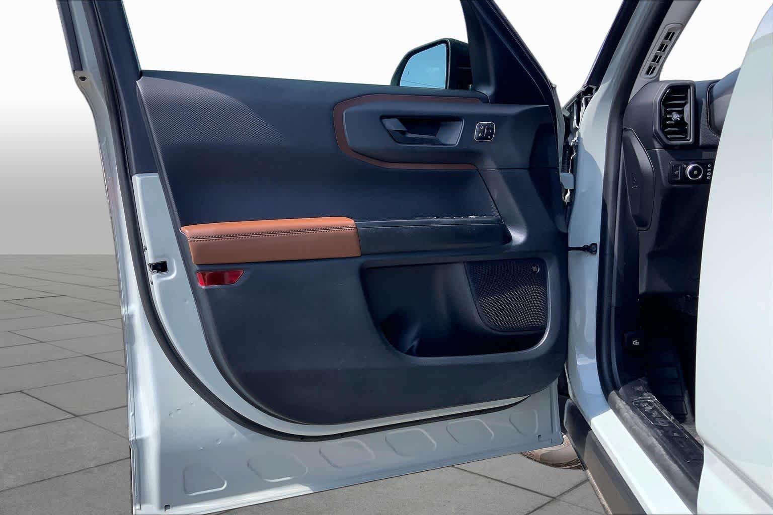 Used 2023 Cactus Gray Ford Badlands image 19