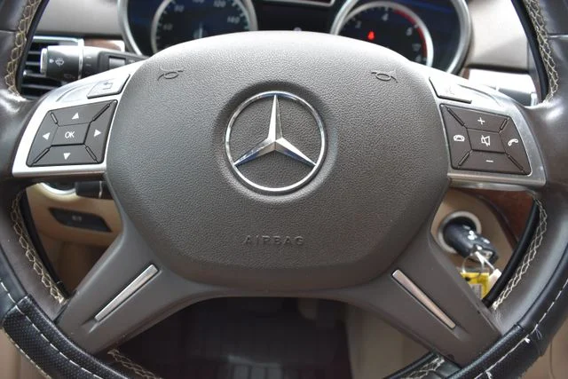 Used 2012 White Mercedes-Benz ML 350 image 23