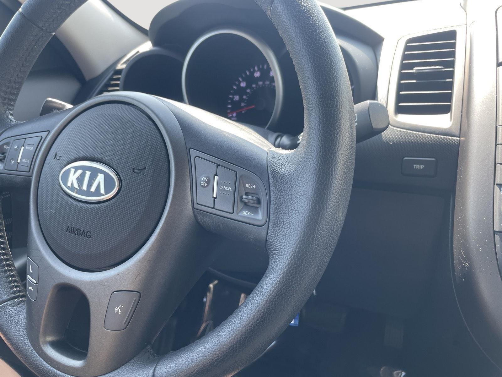Used 2012 Molten Kia + image 5