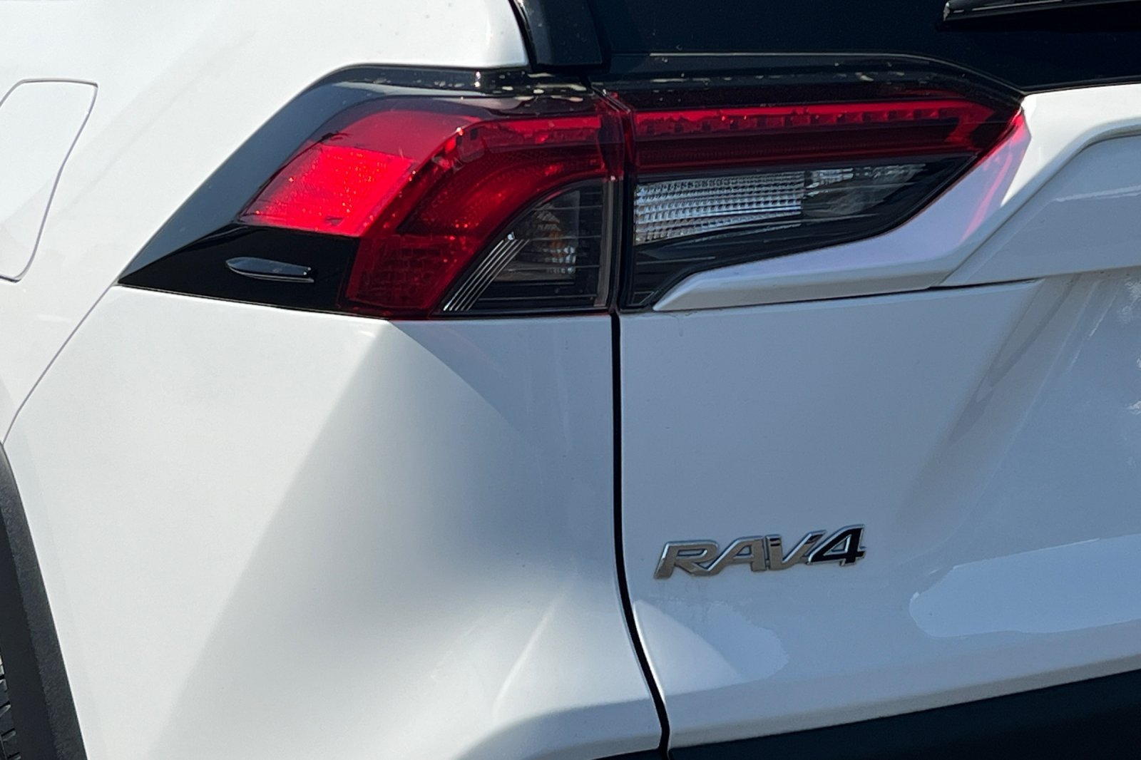Certified Used 2021 Super White Toyota Hybrid XLE image 27